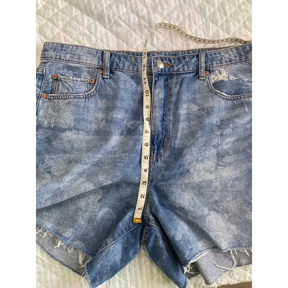 American eagle Women's High Waisted Denim Shorts Size 14